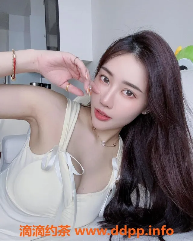 广州楼凤-天河豆豆，700元御姐，享受舌吻与69服务