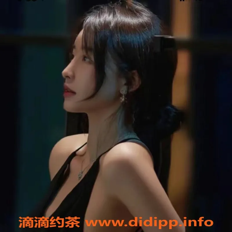 上海楼凤-小静崽：上海清纯大学生165，92斤，1200元服务