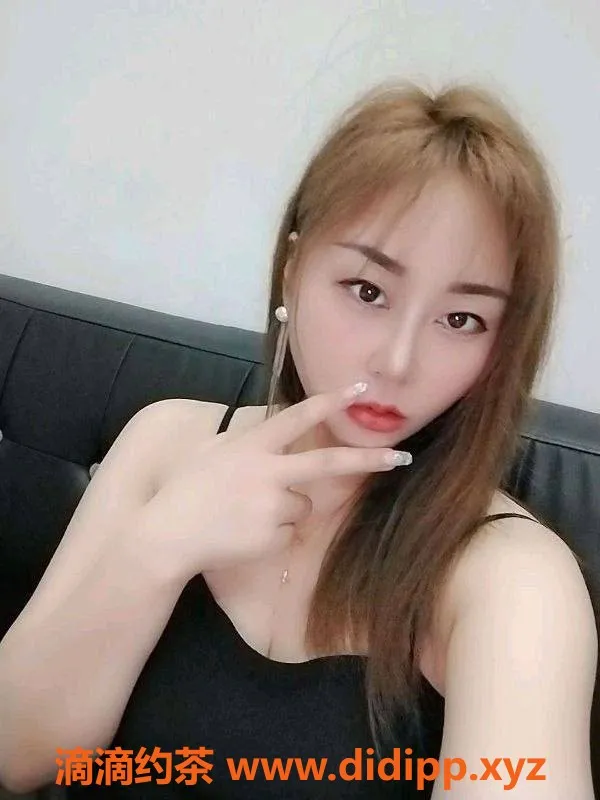 深圳楼凤-龙岗大胸美女，700元尽享多种服务