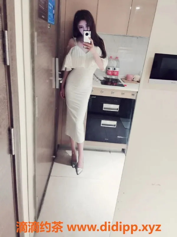 深圳楼凤-罗湖朵利亚，650元大波长腿制服魅力体验