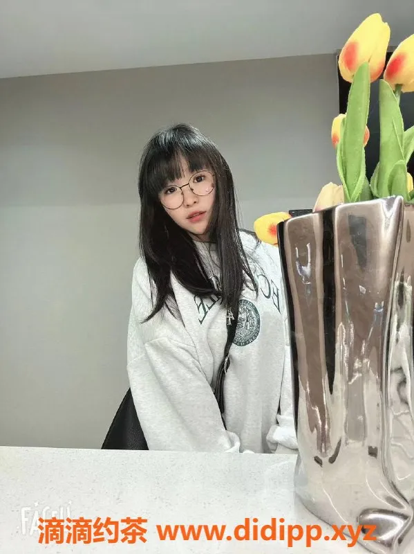 长沙楼凤-岳麓区顾里，155CM，22岁，高级陪浴服务