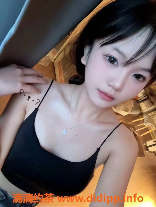 深圳楼凤-深圳南山嫩妹芭比，胸推鸳鸯浴，1000起