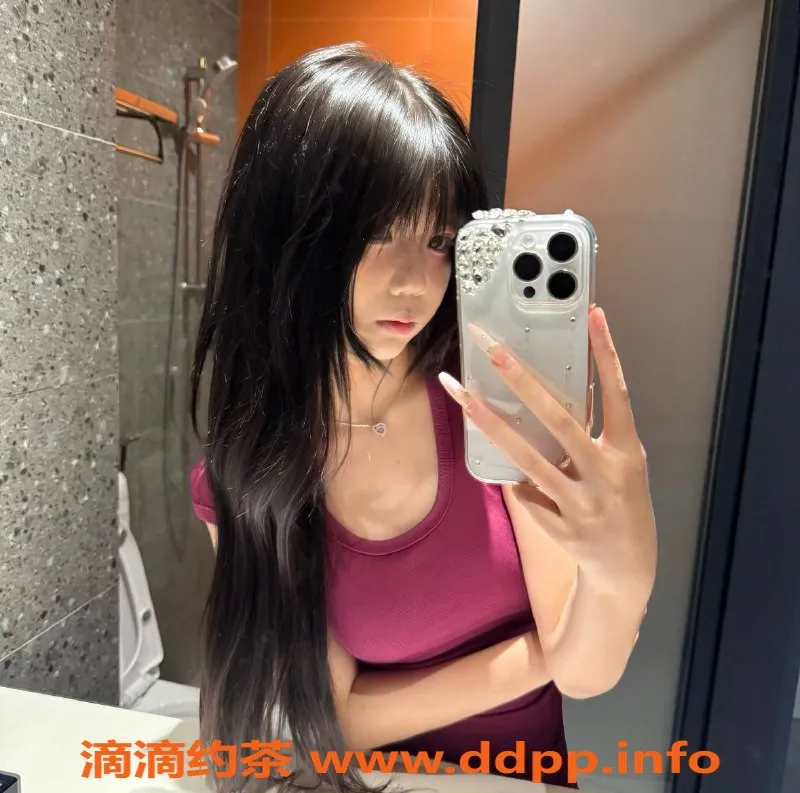 深圳楼凤-龙岗小小妍，900元享鸳鸯浴与制服服务