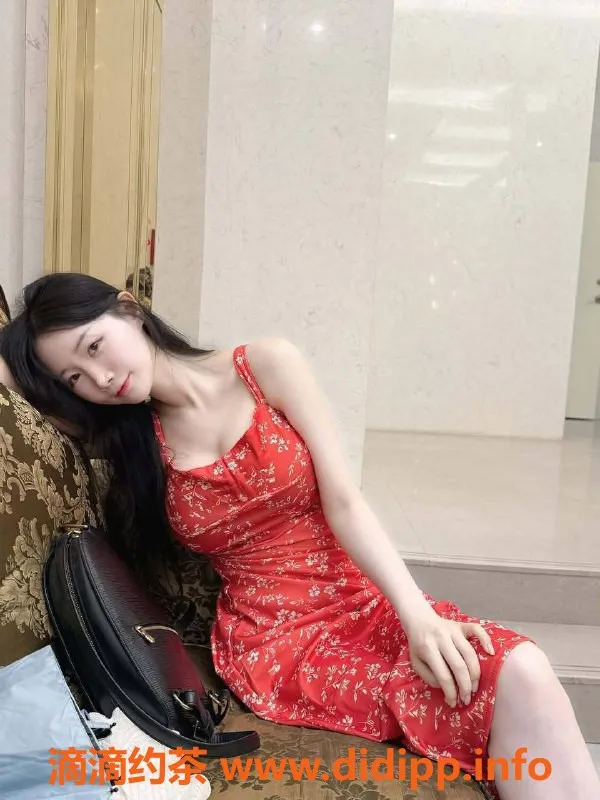 深圳楼凤-深圳小师姐，1400起，舌吻制服嫩姐服务