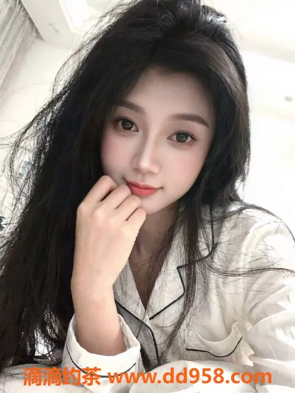 广州楼凤-天河区御姐小鱼儿165C罩杯，700起价