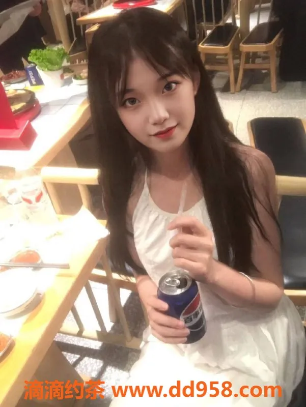 深圳楼凤-福田可外出嫩妹珂珂子，19岁长腿美女