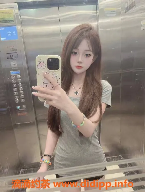 广州楼凤-南海区依依，168高C罩杯嫩妹，700起价服务火热