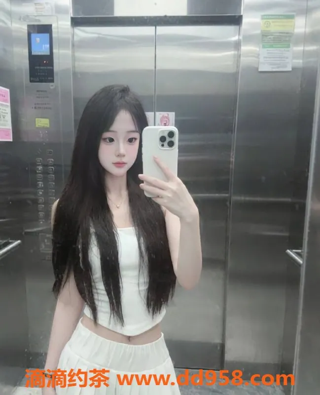 广州楼凤-南海区依依，168高C罩杯嫩妹，700起价服务火热