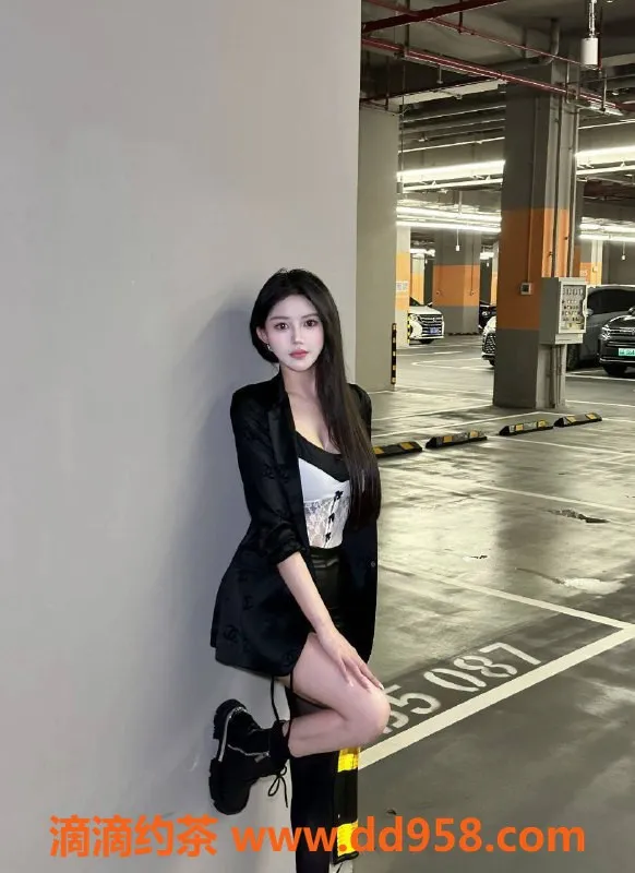 广州楼凤-天河半夏，1398元畅享舌吻与御姐魅力