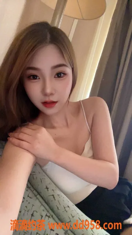 广州楼凤-禅城Tong，600元深喉69御姐服务