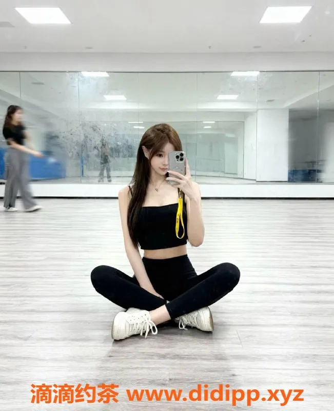 深圳楼凤-罗湖粒粒，800元体验嫩妹魅力