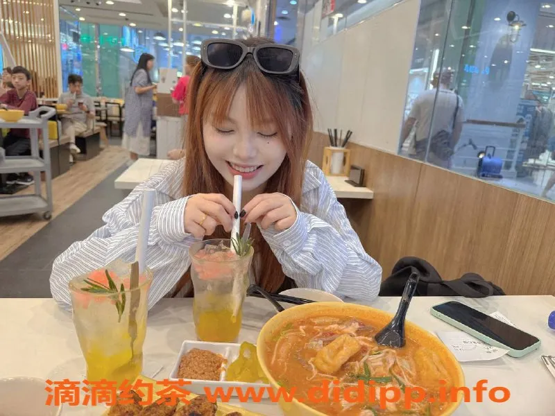 深圳楼凤资源信息,龙华嫩妹木子，700p体验胸推臀推服务