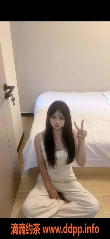 深圳楼凤-龙华小芸，800元起，嫩妹双飞服务