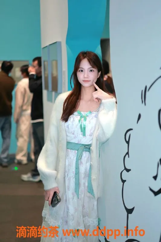 深圳楼凤-龙华小思，1000元嫩妹服务，双向体验