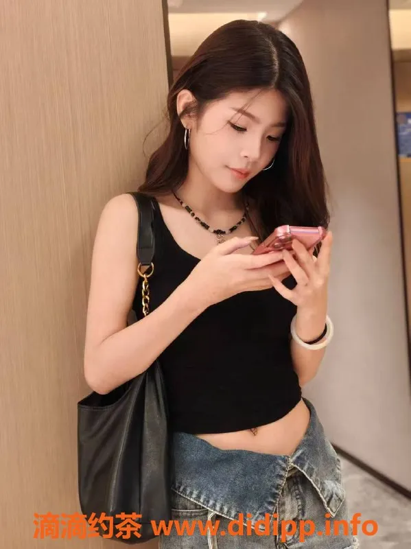 深圳楼凤-罗湖区双胞胎嫩妹，988起，双飞服务！