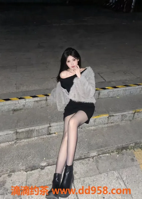 深圳楼凤-南山区嫩妹金金，舌吻调情，价格900起