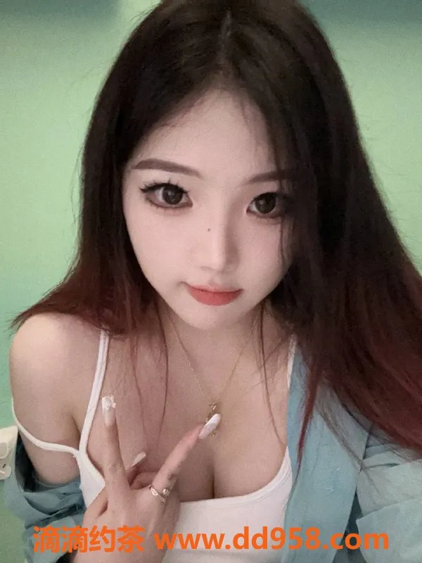 深圳楼凤-坂田嫩妹小E，700P上门服务，享受丝袜与制服诱惑