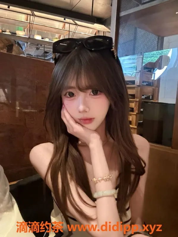 深圳楼凤-福田嫩姐伊依，1300P起，制服服务棒极了！