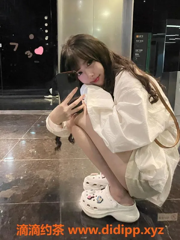 深圳楼凤-福田依伊，1300起，性感御姐服务等你来体验