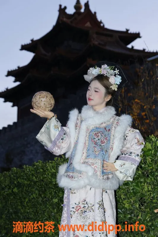 广州楼凤-海珠咩咩，少女美颜，600元起约