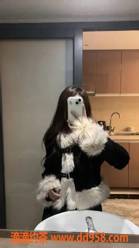 广州楼凤-海珠嫩妹汉堡包，400元夜课服务