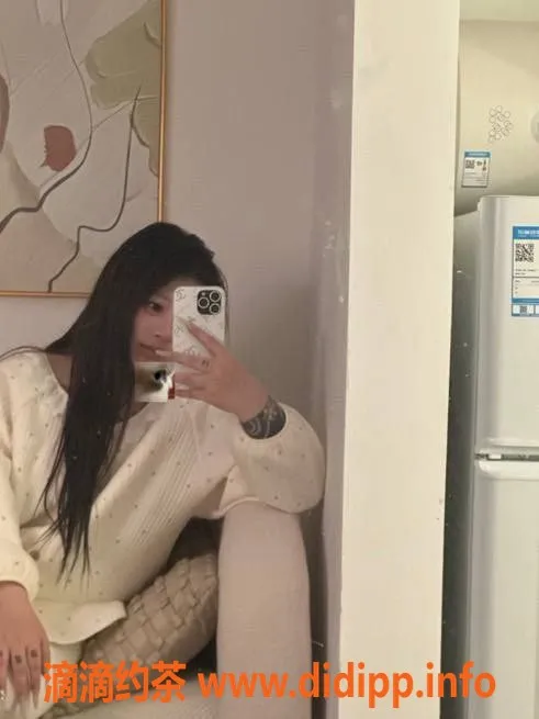 广州楼凤资源信息,海珠嫩妹汉堡包，400元夜课服务