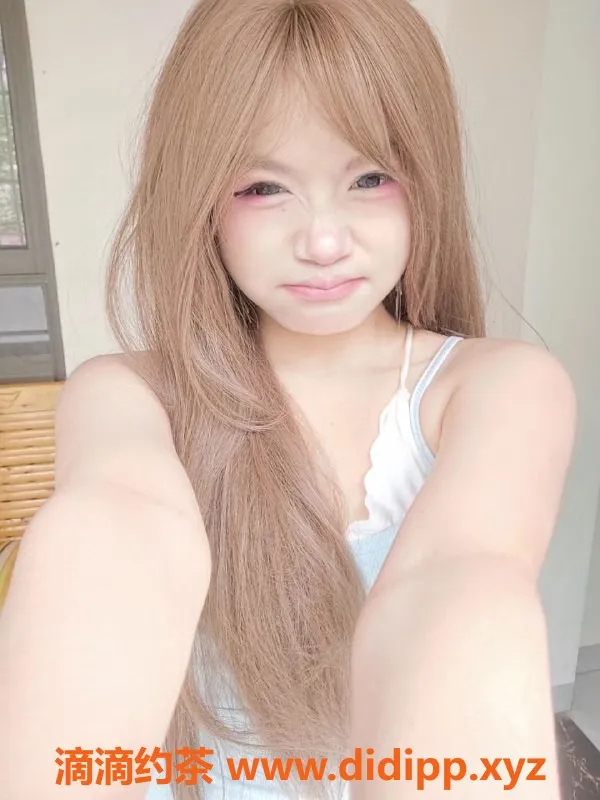 成都楼凤-成都18岁嫩妹玥玥，匀称身材，600元体验服务