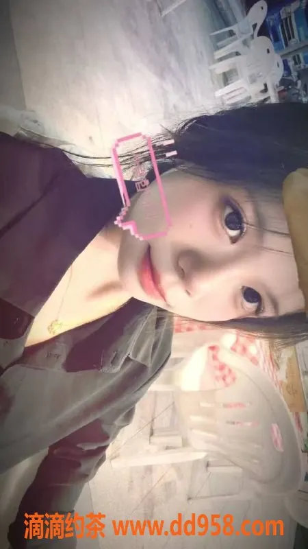 广州楼凤-顺德小曼，700p/1300pp美颜少女来袭