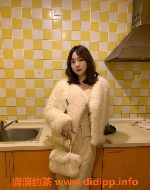 成都楼凤-成都市小涵，17岁，163cm，95斤，陪洗+日服务