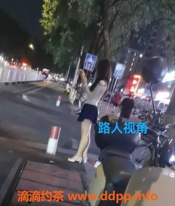 广州楼凤-天河小曼希，22岁，166cm，48kg，茶水5米