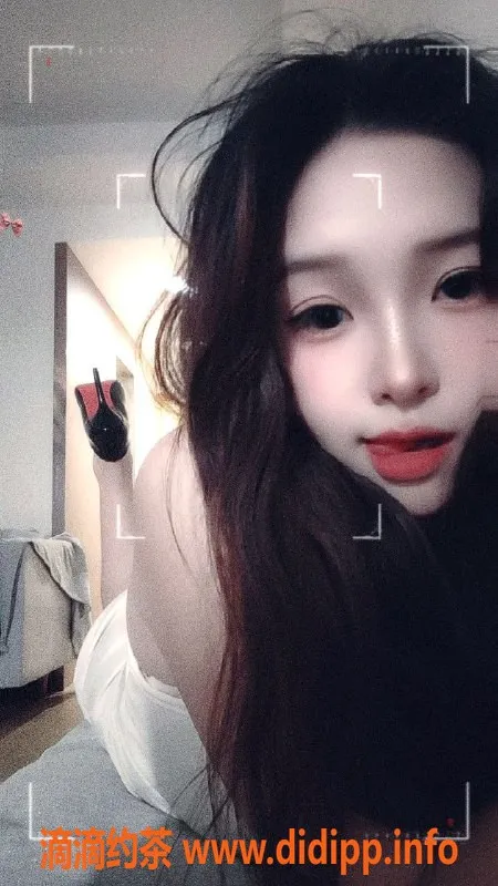 中山楼凤-19岁蜜桃酱，身材火辣，服务优质，600元起