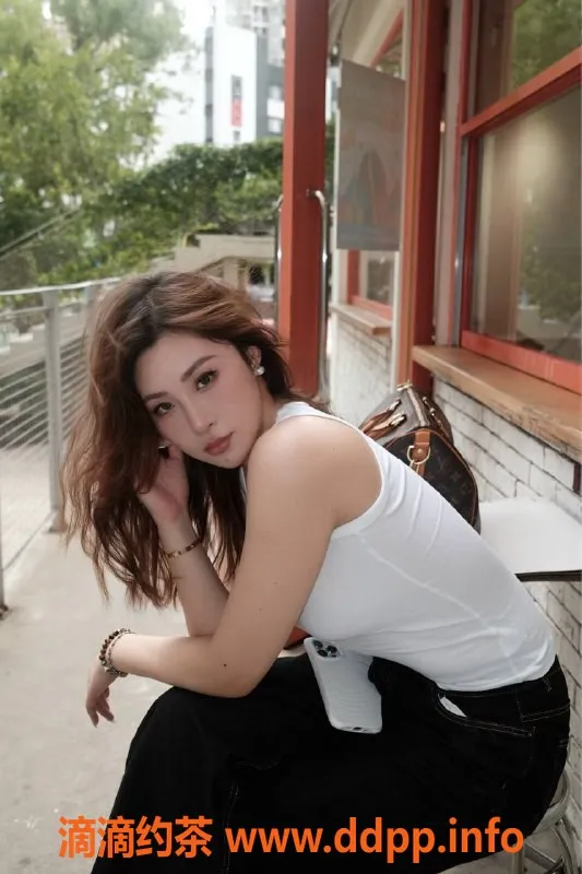 深圳楼凤-福田长腿美女Vivian，1200P按摩服务等你来体验！