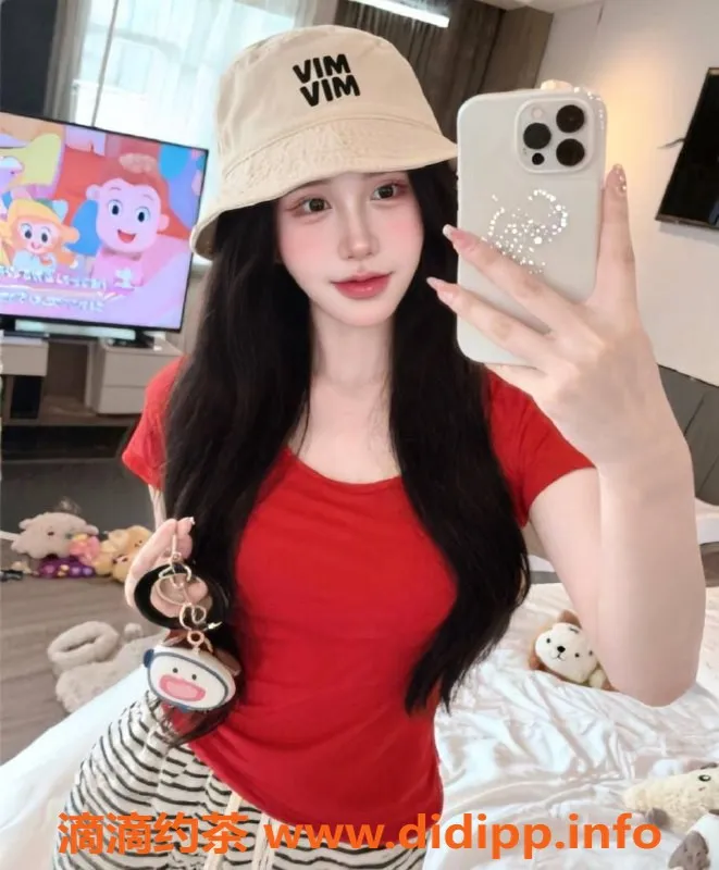 深圳楼凤-福田雨彤，娇小美女，1000P舌吻按摩服务