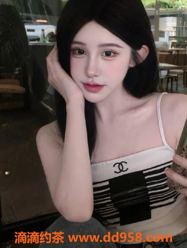 深圳楼凤-福田雨彤，娇小美女，1000P舌吻按摩服务