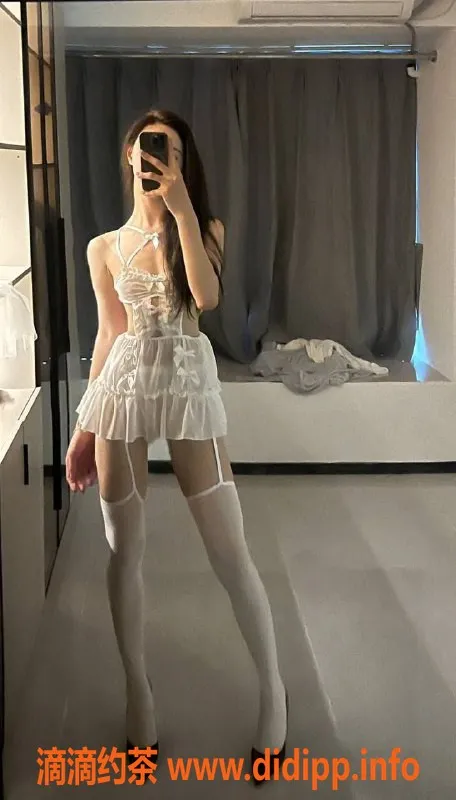 广州楼凤-佛山Cici，御姐魅力，800P舌吻服务