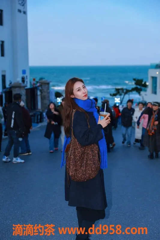 成都楼凤-武侯区花花：长腿御姐，6P服务等你体验