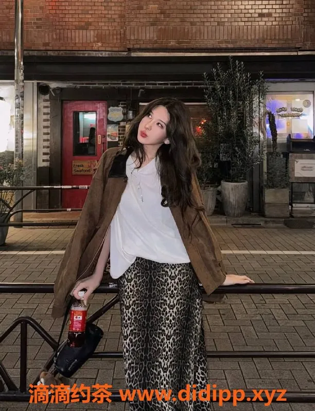 深圳楼凤-南山御姐玫瑰，160斤智能舌吻，超值体验！