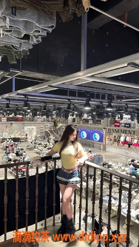 深圳楼凤-罗湖林娃娃，800元嫩妹，火辣大胸服务