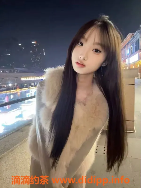 广州楼凤-番禺嫩妹小七，700元享舌吻与69服务