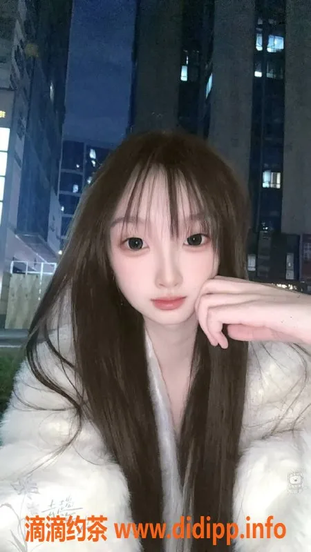 广州楼凤-番禺嫩妹小七，700元享舌吻与69服务