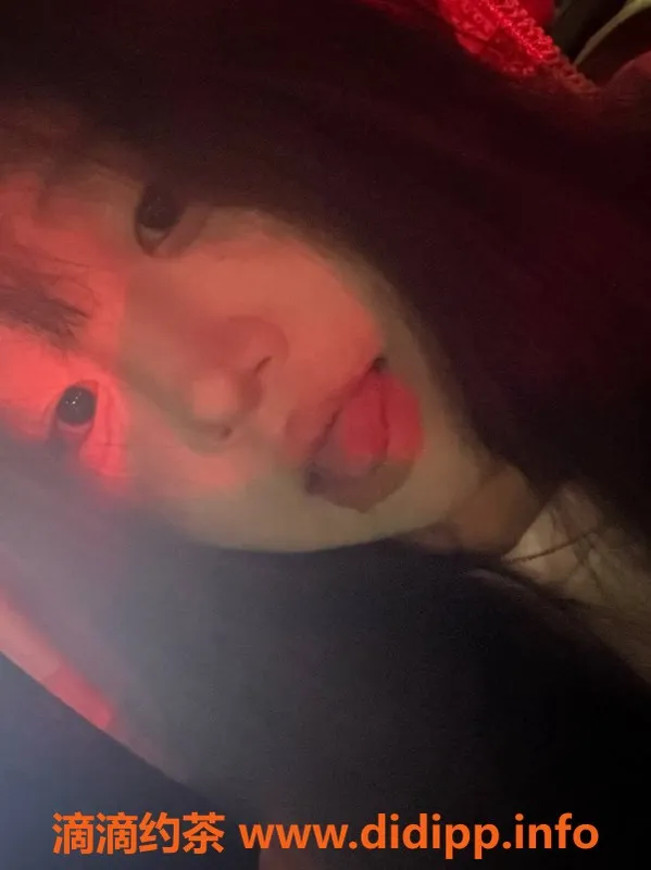 深圳楼凤-宝安kk，嫩妹舌吻服务仅需700p