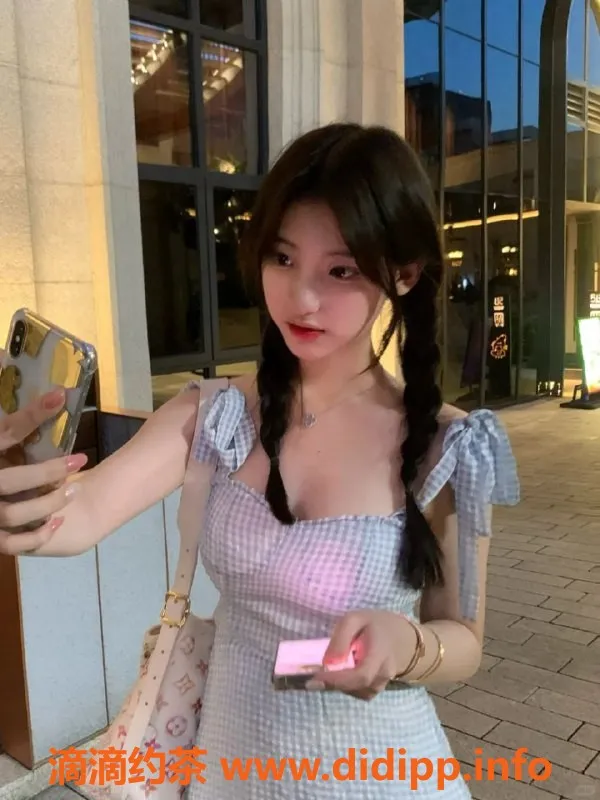 广州楼凤-广州天河区20岁学妹安然兼职，身高164cm，茶水费6米起