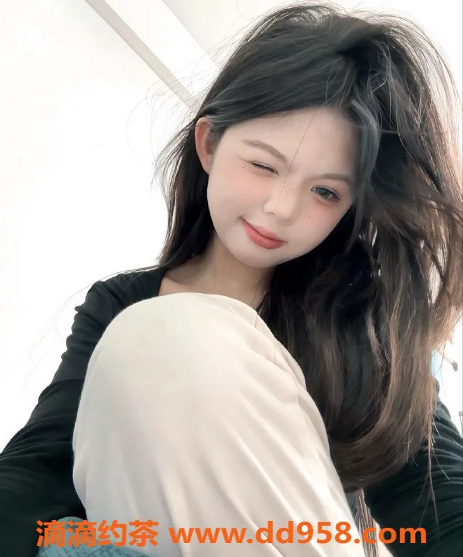 成都楼凤-成华区18岁瑶妹165cm 45kg 顶级清冷型嫩妹