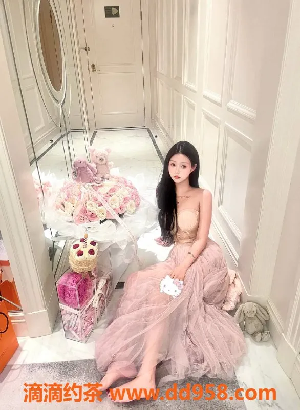 深圳楼凤-福田嫩妹宅宅，1000元享制服服务