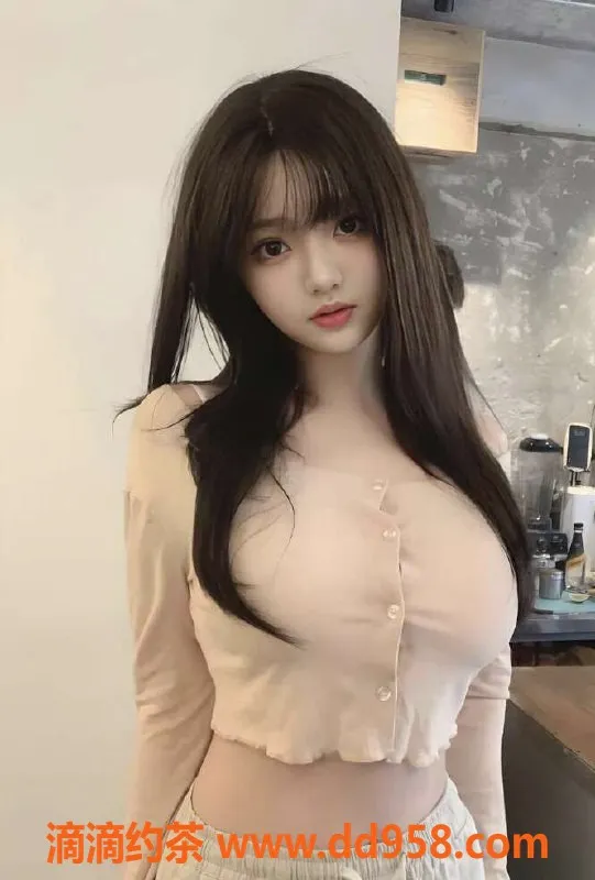 广州楼凤-天河区21岁白桃，160cm，45kg，36D，700起