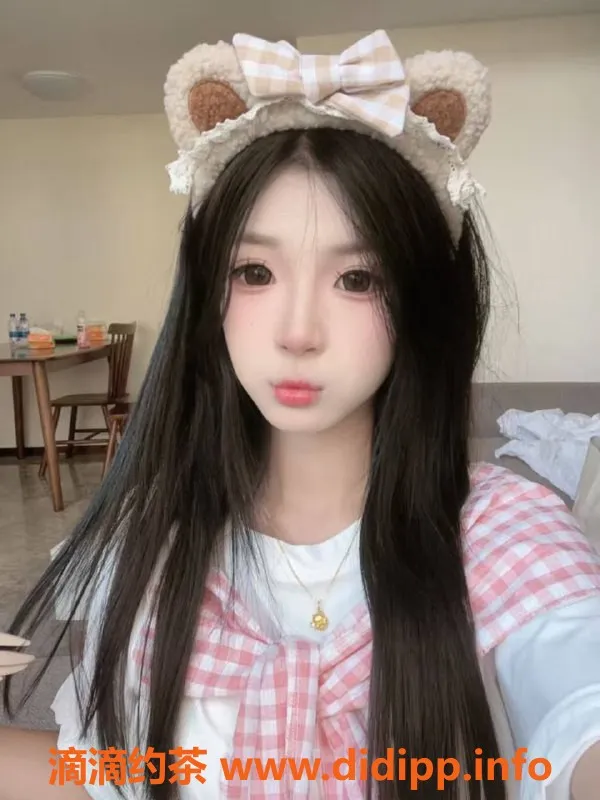 深圳楼凤-深圳龙岗甜甜，1000p，嫩妹双向服务