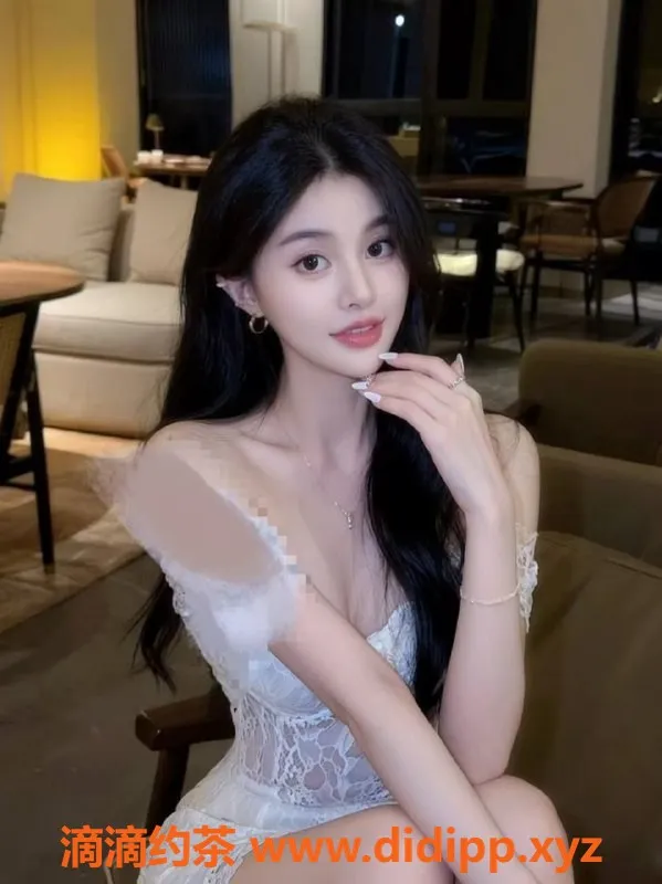 广州楼凤-南海果果，800元享鸳鸯浴与丝袜服务