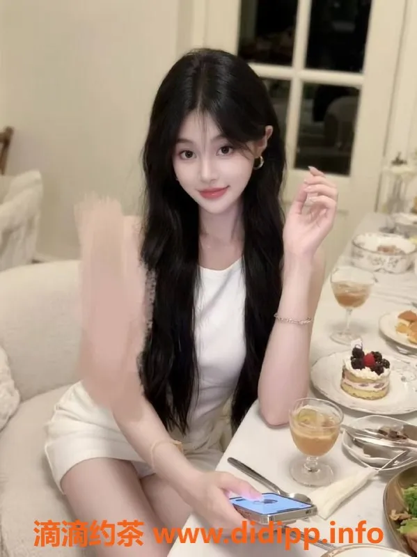 广州楼凤-南海果果，800元享鸳鸯浴与丝袜服务