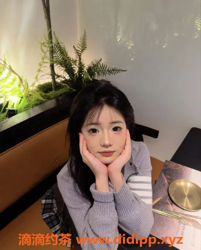 深圳楼凤-深圳小🐟鱼，性感嫩妹，900起价，舌吻制服服务