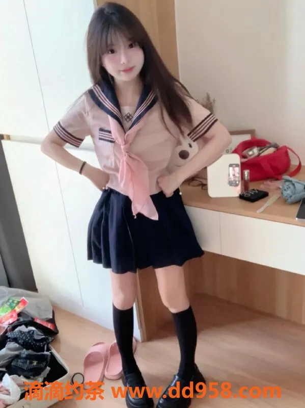 无锡楼凤-新吴区高颜值萝莉穹，144cm 40kg 口活出众